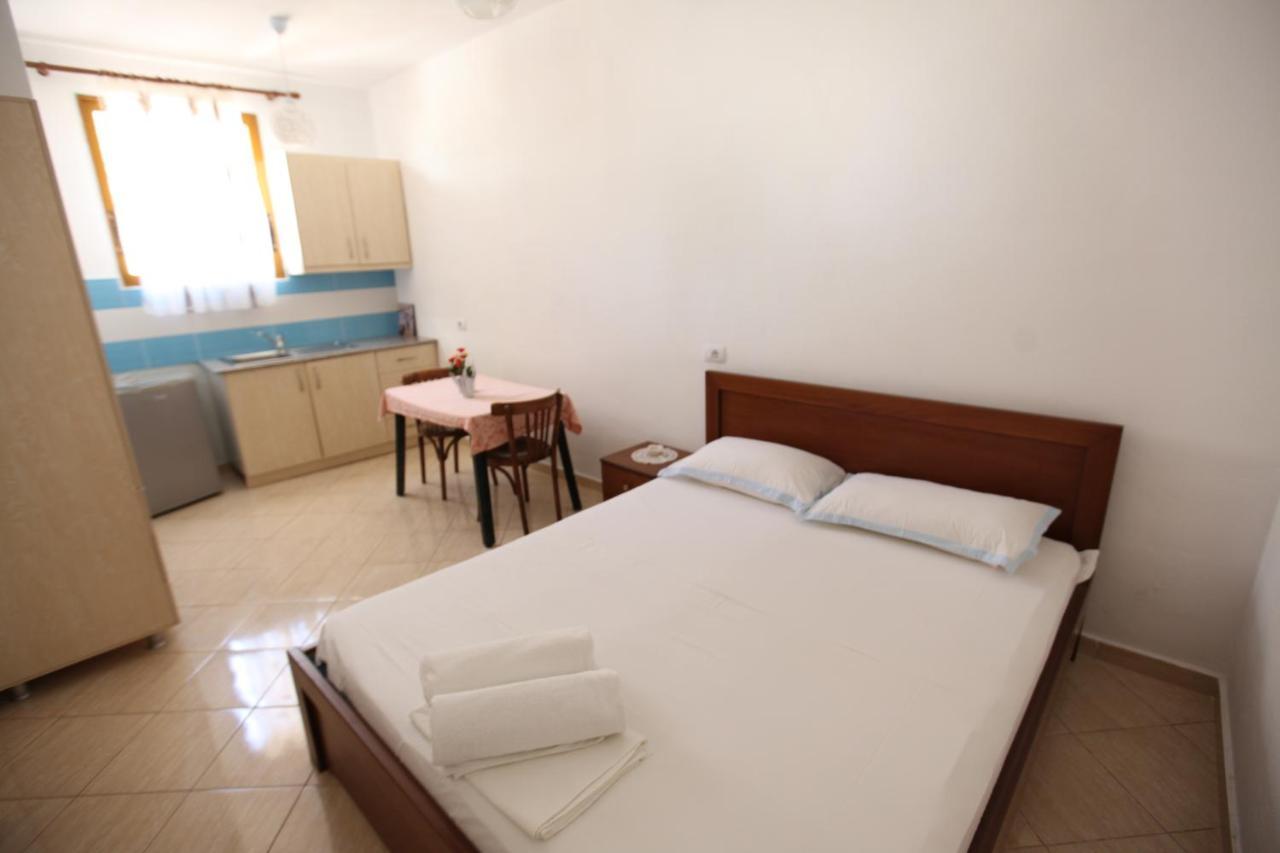 Hotel Lagjini Lukovë Buitenkant foto