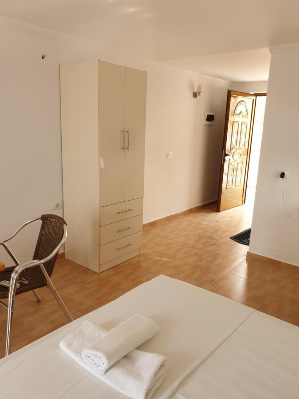 Hotel Lagjini Lukovë Buitenkant foto
